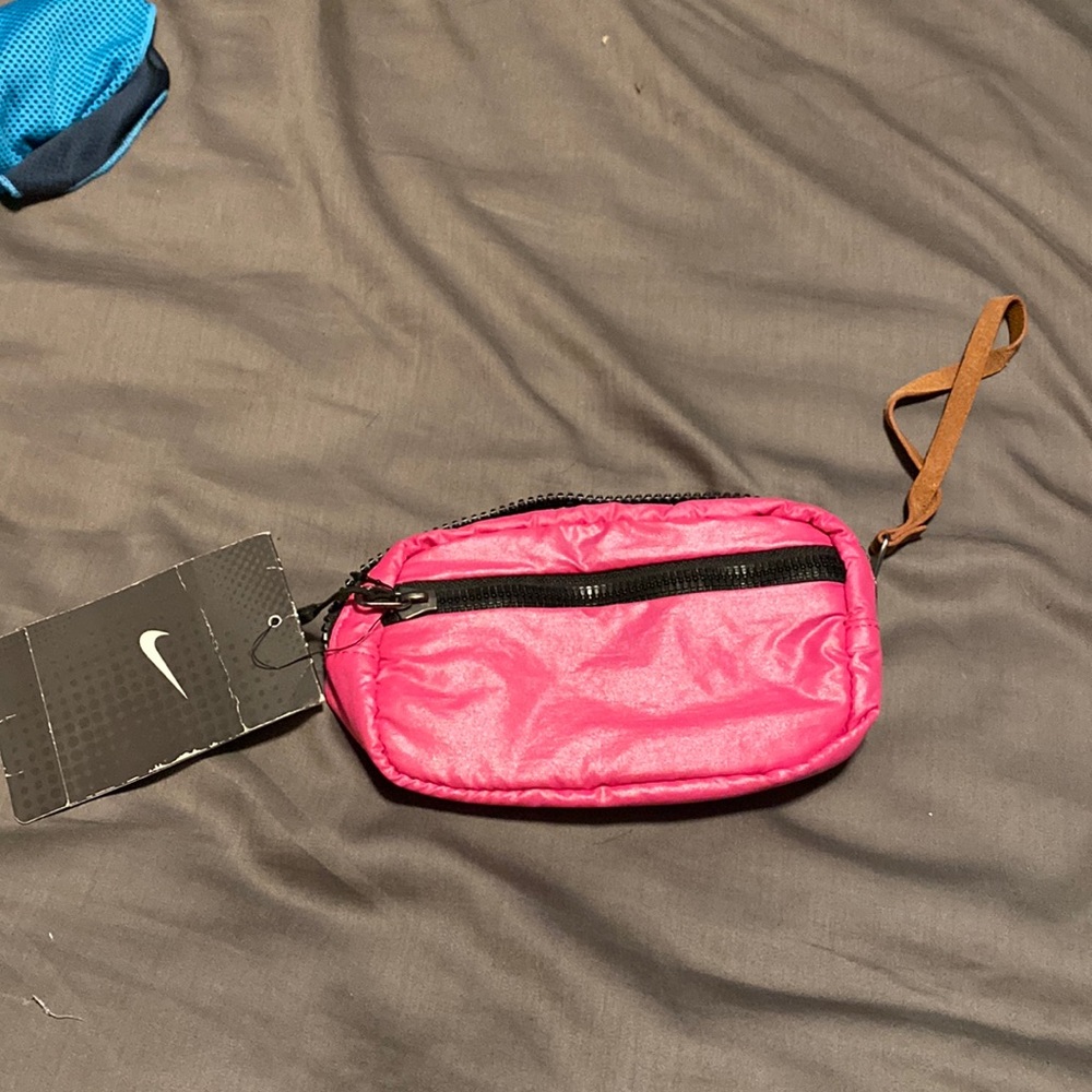 Small Nike REVERSIBLE wristlet